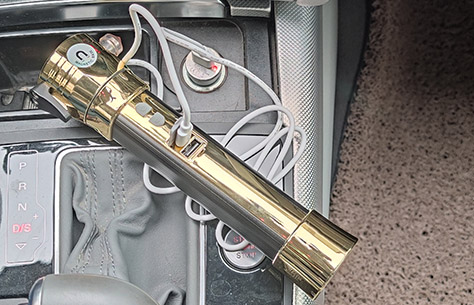 Mirror Surface Aluminum Solar Rechargeable Acousto-optic Alarm Self Rescue Safety Hammer Flashlight TL119V charge on car
